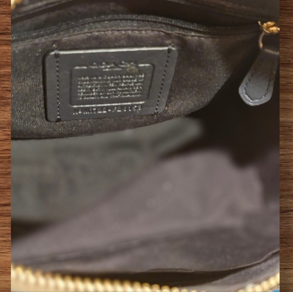 COACH Crossgrain Leather Bennett Shoulder Bag - Navy And Off White - Picture 9 of 10